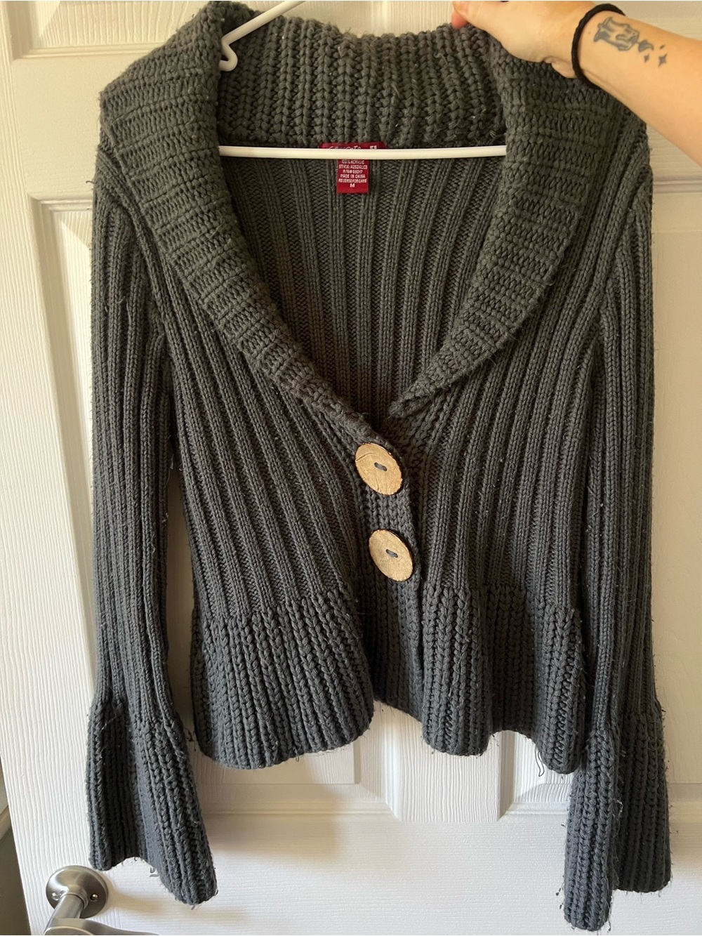Vintage y2k Cozy Charcoal Shawl-Collar Knit Cardigan with Wooden Buttons